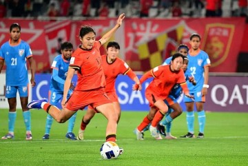 开云集团-泸州铿锵姐妹花闪耀球场！刘雨辰、刘雨希助力中国U17女足挺进世界杯